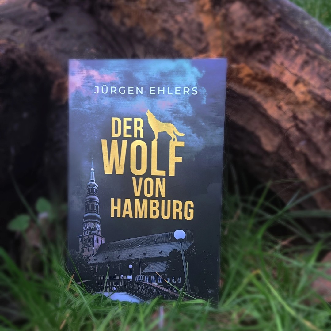 Der Wolf von Hamburg ist ein super spannendes, interessantes und aufregendes Buch zu lesen, es fängt gleich am Anfang mit Spannung an bis zur letzten Seite, ich finde die Schreibweise auch leicht und gut zu lesen.
Hauptkommissar Bernd Kastrup konnte ich mich gut reindenken, mir hat das Buch sehr gut gefallen, wer das Buch noch nicht kennt sollte es unbedingt lesen, das ist eine klare Leseempfehlung.