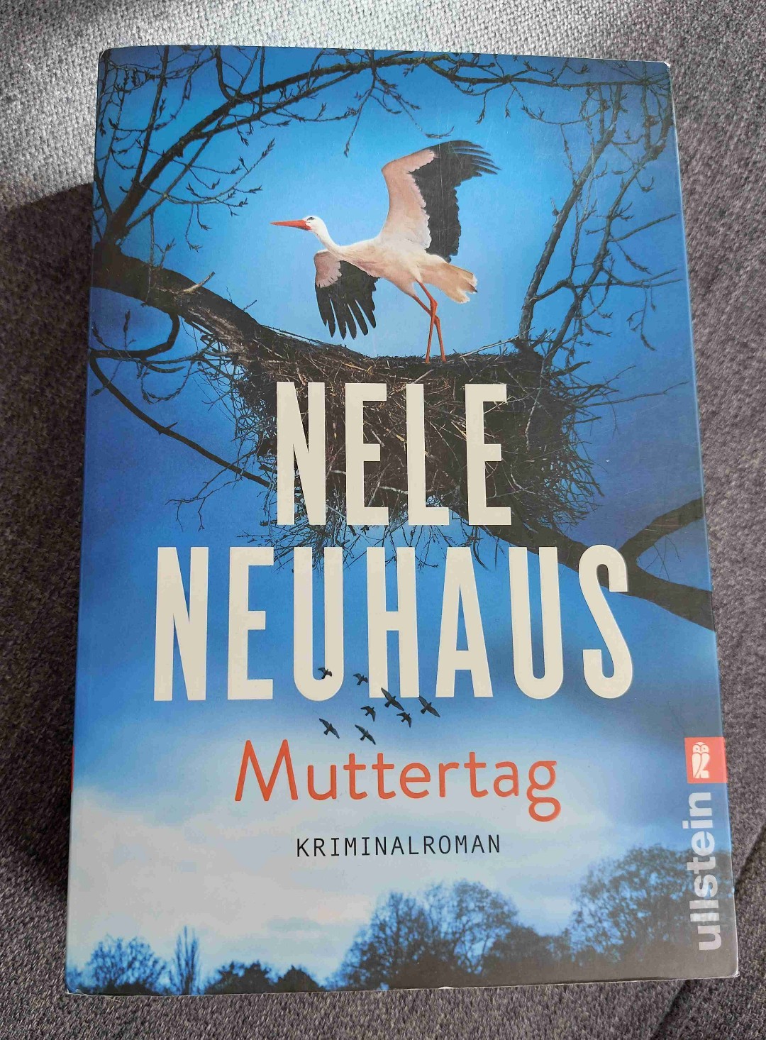 Spannender und unterhaltsamer Krimi mit sehr authentischen Charakteren....