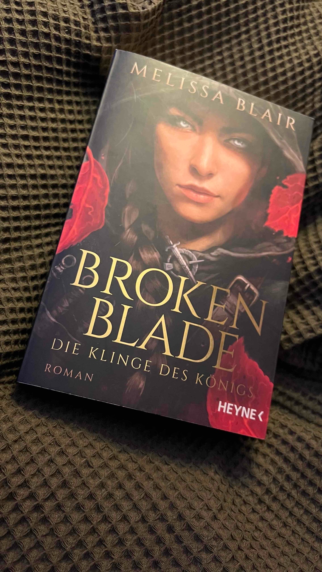 Wer eine Fantasy-Story mit gutem Setting und vernünftigen Charakteren lesen mag, kann gern zugreifen.