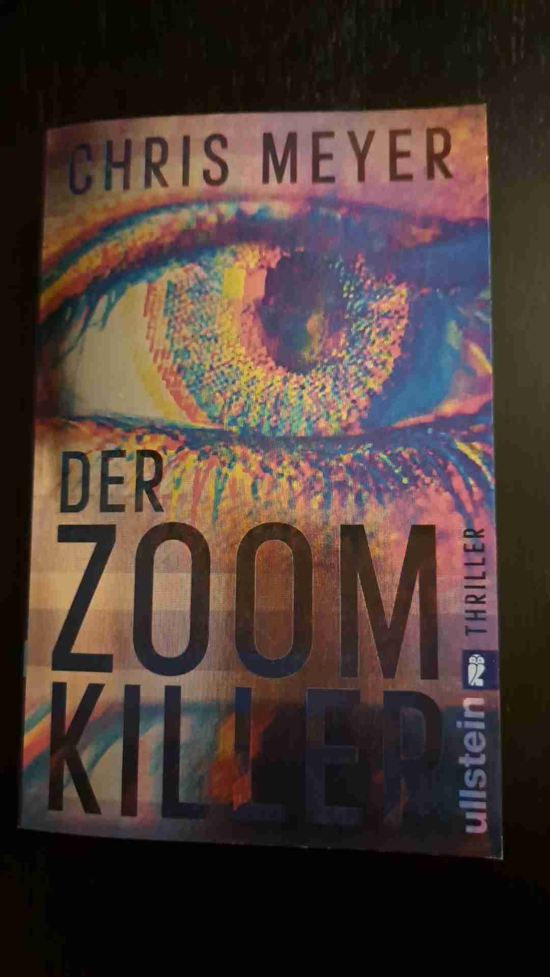 Wow was für Nervenkitzel 😱

Das Buch ist nichts für schwache nerven da es um viel Gewalt geht die meist sehr blutig endet 😱
Ich bin sofort in das Geschehen hineingezogen worden und kam fast garnicht mehr raus.
Eine grandiose Konstellation von Charakteren und es werden ganz tiefe anbgründe in die menschliche Seele aufgezeigt🥺😱