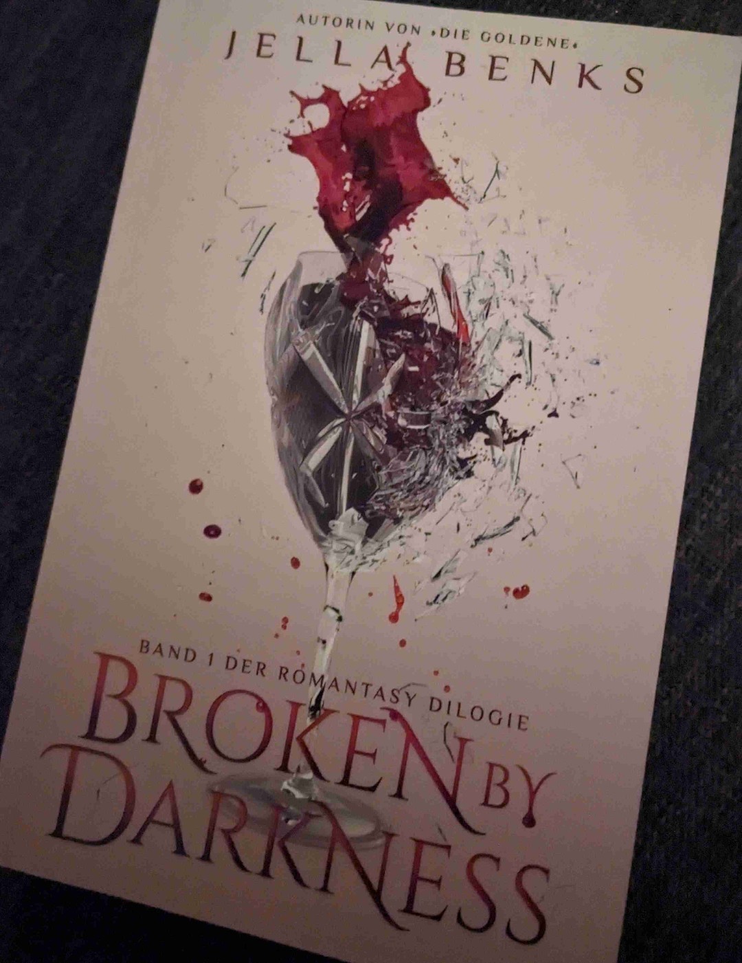 Düstere Enemie to Lover Vampir Romantasy