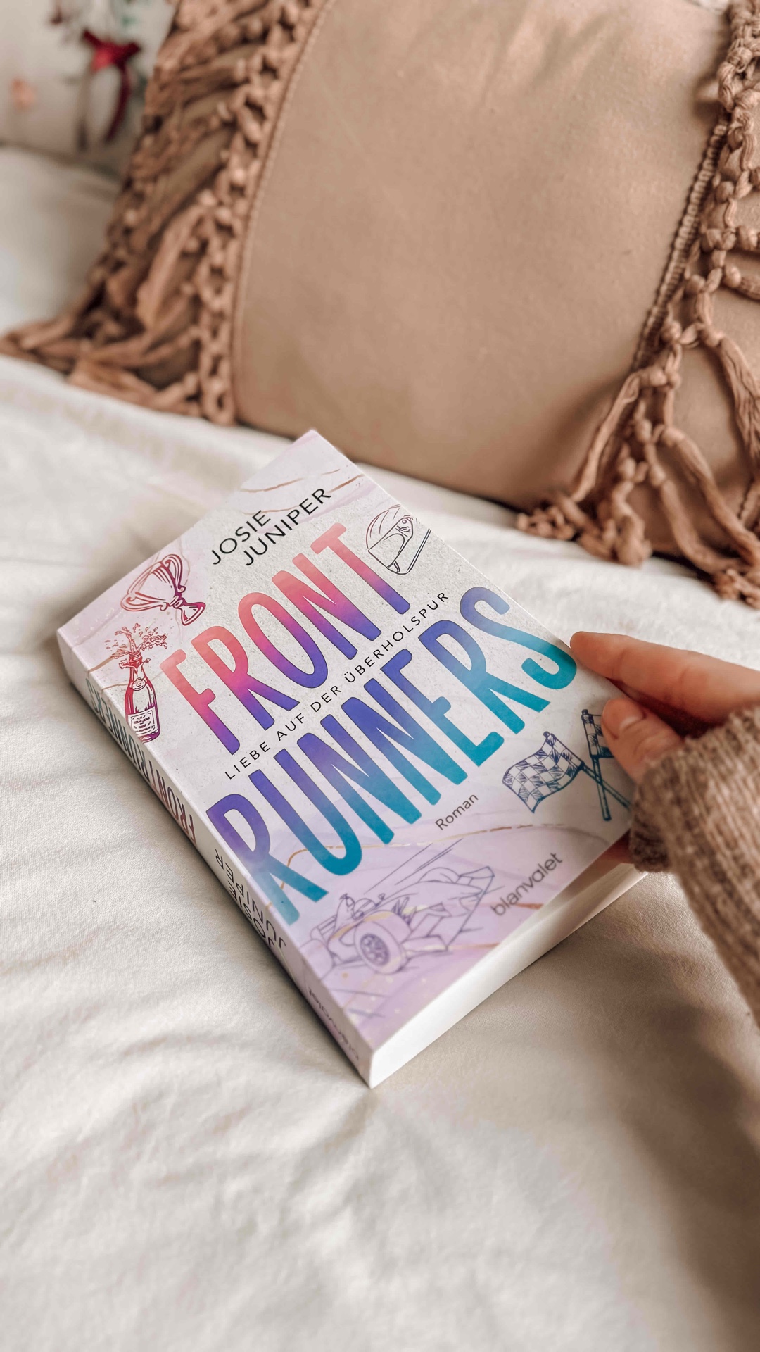 -Frontrunners verspricht eine spannende, prickelnde und emotionale sports romance. Die Idee hinter der Formel-1 Geschichte ist wahnsinnig toll, doch leider konnte mich die Umsetzung nicht ganz überzeugen.-