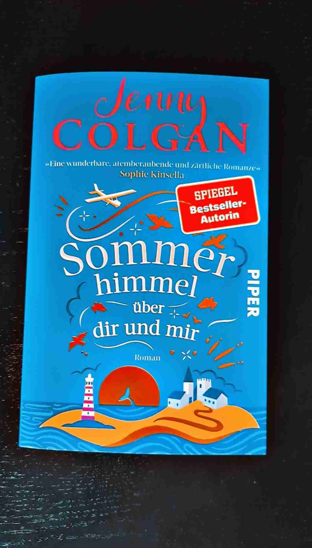 Wohlfühlroman 😍
Eine wunderbare, zärtliche Romanze.
Die wilden Inseln Schottlands sind so schön beschrieben, daß ich am liebsten gleich dorthin geflogen wäre.
Mir gefielen die Komödiantischen Details und nachdenkliche Fragen über Identität und innere Stärke.
Ein muss für alle die Romantik und traumhafte Reiseziele mögen🥰