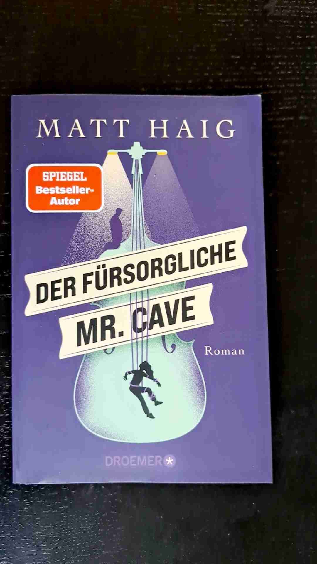 Düster und berührend 🥺😳
Mr. Cave erzählt uns in einem düsteren Briefroman an seine Tochter, was die Psyche mit ihm gemacht hat wärend er viel Verluste im laufe seines Lebens ertragen musste.
Der Roman lies mich nachdenklich und verstörend zurück 😒😔