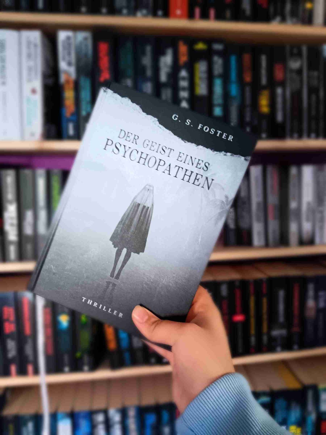 Da ich so viel gutes über das Buch gehört habe, habe ich mir gedacht das ich es auch mal lesen sollte, schon der Titel von dem Buch hört sich gut an, und der Inhalt ist genial geschrieben, konnte das Buch nicht mehr aus den Händen legen, fand ich sehr gut.