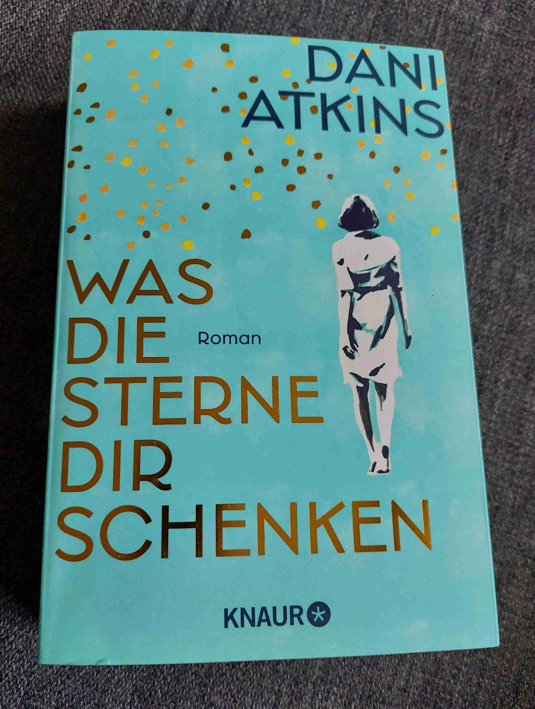 Ein Buch der Emotionen....Trauer, Schmerz, Liebe alles dabei....ich konnte mich sehr gut in die Charaktere hineinversetzen und habe auch ein paar Tränchen verdrückt.....ich habe alle Bücher der Autorin gelesen und bin immer wieder begeistert.....