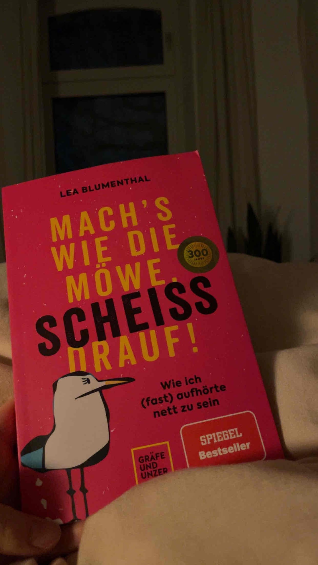 Unterhaltsames Buch mit Lerneffekt. Man lernt hier viel über Konfliktführung und welche Nachteile ein zu starkes „Harmoniebedürfnis“ mit sich bringt. Es hat mir Spaß gemacht das Buch zu lesen, da dieses schwierige Thema auf lustige Weise beschrieben wurde. Eine Empfehlung für jeden der Probleme hat Konflikte zu führen.