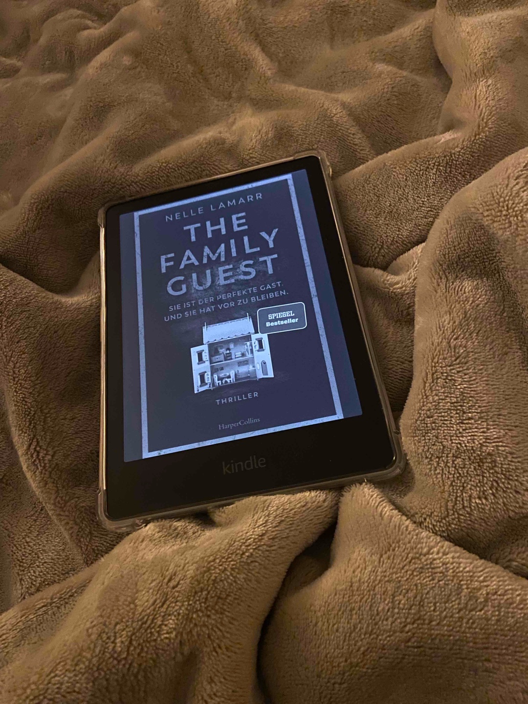 #2025/3
The Family Guest - Sie ist der perfekte Gast und sie hat vor zu bleiben 🩷🔪💣