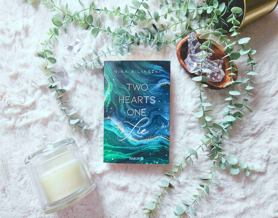 3,5 Sterne • "𝘋𝘢𝘯𝘯 𝘣𝘦𝘶𝘨𝘵𝘦 𝘦𝘳 𝘴𝘪𝘤𝘩 𝘻𝘶 𝘮𝘪𝘳 𝘩𝘦𝘳𝘢𝘣 𝘶𝘯𝘥 𝘷𝘦𝘳𝘴𝘤𝘩𝘭𝘰𝘴𝘴 𝘮𝘦𝘪𝘯𝘦 𝘓𝘪𝘱𝘱𝘦𝘯 𝘮𝘪𝘵 𝘦𝘪𝘯𝘦𝘮 𝘒𝘶𝘴𝘴, 𝘥𝘦𝘳 𝘸𝘪𝘦 𝘦𝘪𝘯 𝘕𝘦𝘶𝘢𝘯𝘧𝘢𝘯𝘨 𝘴𝘤𝘩𝘮𝘦𝘤𝘬𝘵𝘦, 𝘥𝘢𝘣𝘦𝘪 𝘸𝘢𝘳𝘦𝘯 𝘸𝘪𝘳 𝘴𝘤𝘩𝘰𝘯 𝘭𝘢𝘯𝘨𝘦 𝘯𝘪𝘤𝘩𝘵 𝘮𝘦𝘩𝘳 𝘢𝘮 𝘈𝘯𝘧𝘢𝘯𝘨."