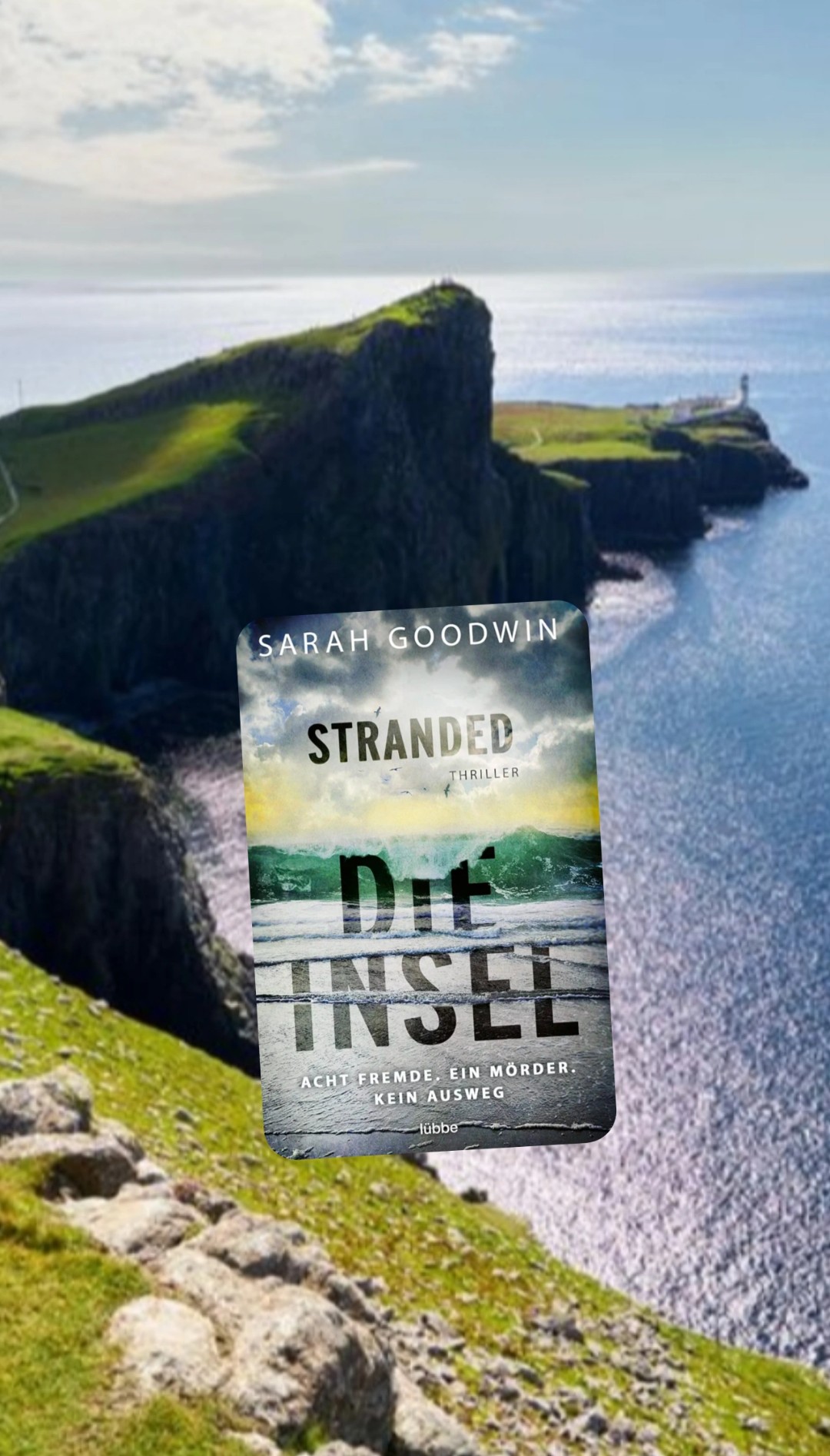 Stranded - die Insel von Sarah Goodwin
Es gibt keine Gerechtigkeit, abgesehen von dem, was wir daraus machen. Es gibt nur den Kampf ums Überleben und die Geschichte erzählt der Sieger.