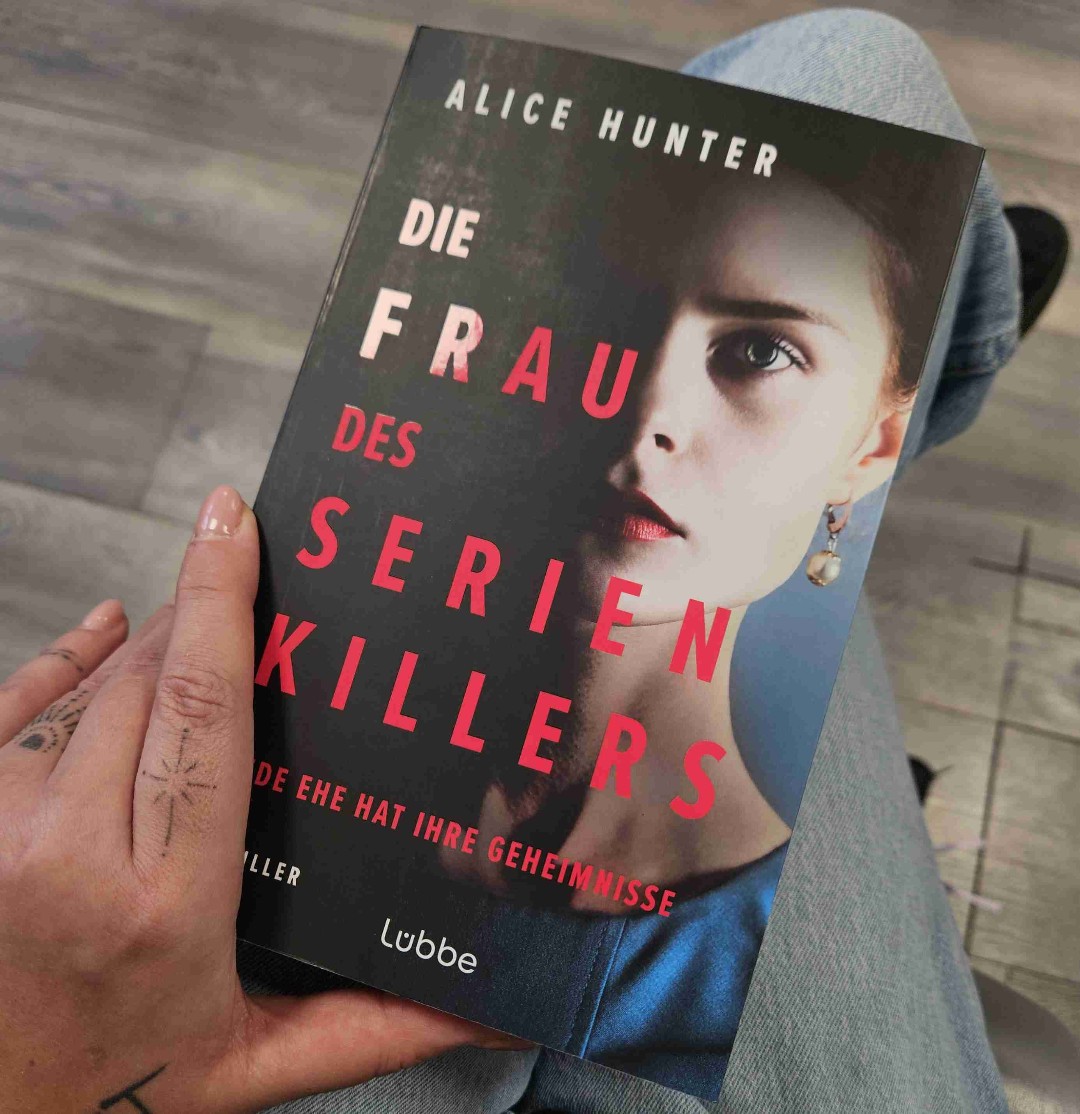 "Ich ziehe mir die dünne Decke über den Kopf... wie ein Kind, das Angst vor Monstern hat. Nur dass ich jetzt das Monster bin."