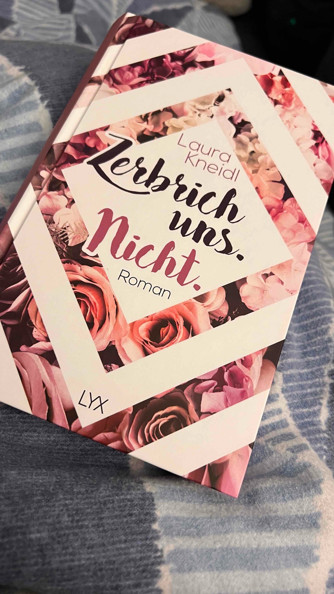 Ich habe es geliebt ❤️ zu Beginn habe ich gedacht April und Gavin könnten nicht so toll werden wie Sage und Luca, doch ich habe es einfach nur geliebt und bin so traurig, das es nun vorbei ist 😩❤️
Ich hab gelacht und geweint 🥹 es war einfach so toll 🤩