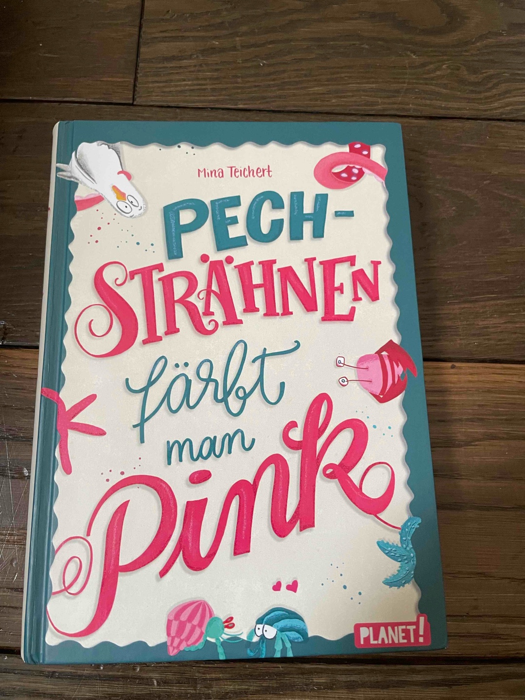 Ich finde das Buch sehr toll ⭐️⭐️⭐️⭐️⭐️
Ich finde es toll wie Freundschaften entstanden sind mit denen man nicht gerechnet hat! 😃
Es war genauso toll wie ( Ich wollt ich wär ein Kaktus 🌵) 
Deshalb würde ich es auch auf jeden Fall weiterempfehlen 🥰🥳
Viel Spaß beim lesen 📖 