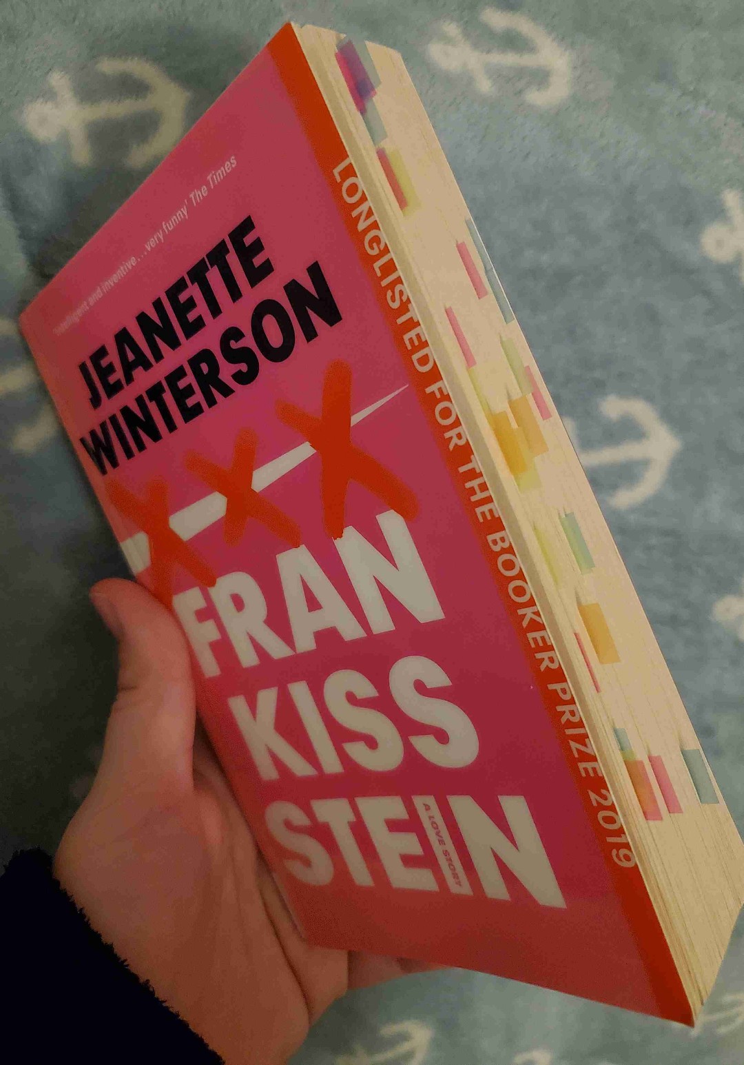 Frankensteins neue Verkörperung in einer Welt mit Sexbots für Männer.
Dort sind Körper quasi nutzlos, denn in einer Welt mit AI braucht es keine Biologie mehr.