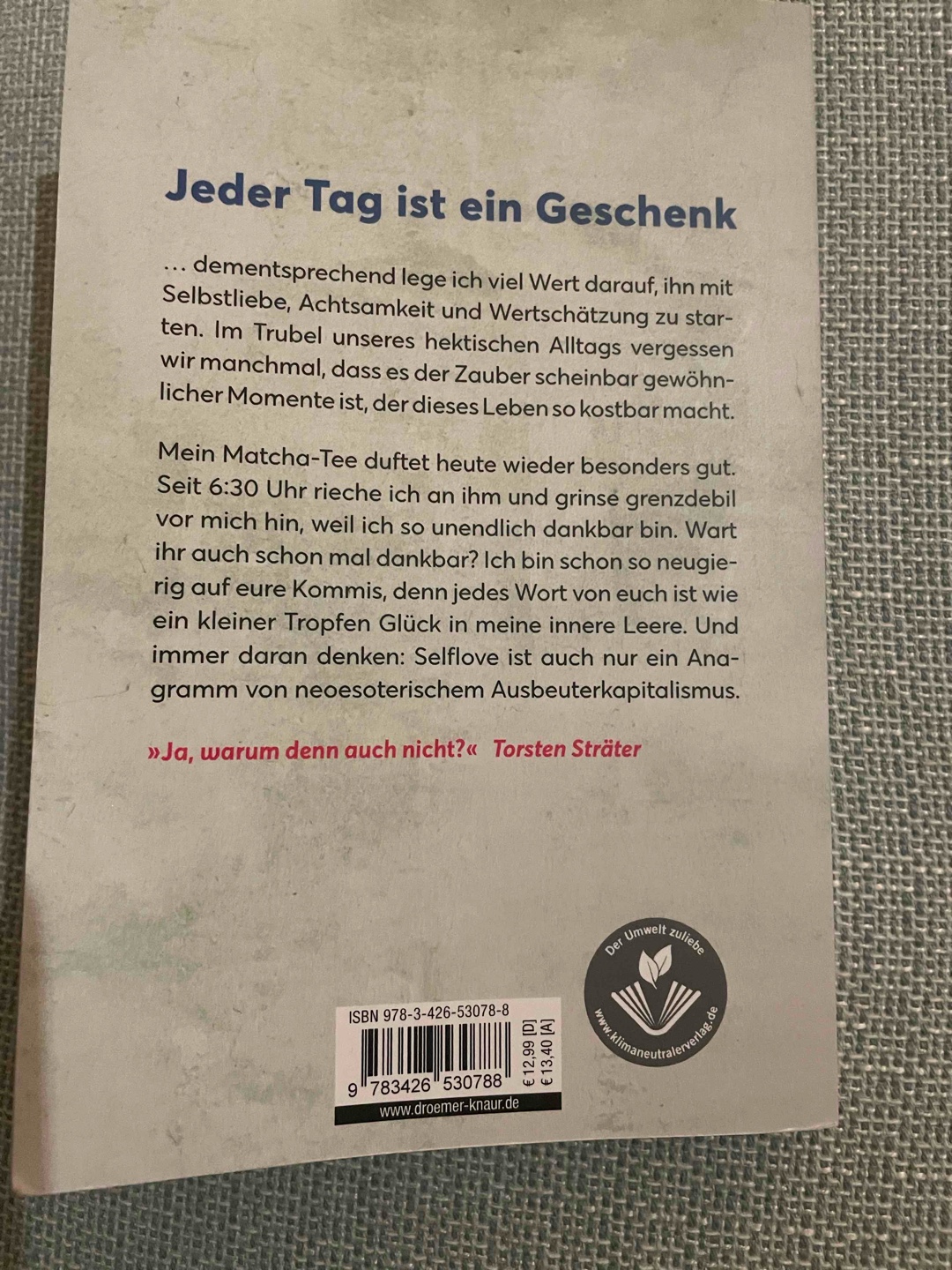 Ich liebe einfach den Hunor von Patrick Salmen. Auch dieses Buch voller Kurzgeschichten und Dialoge ist schnell gelesen. Ich habe so oft laut gelacht und meinem Mann Passagen vorgelesen. Großartig!