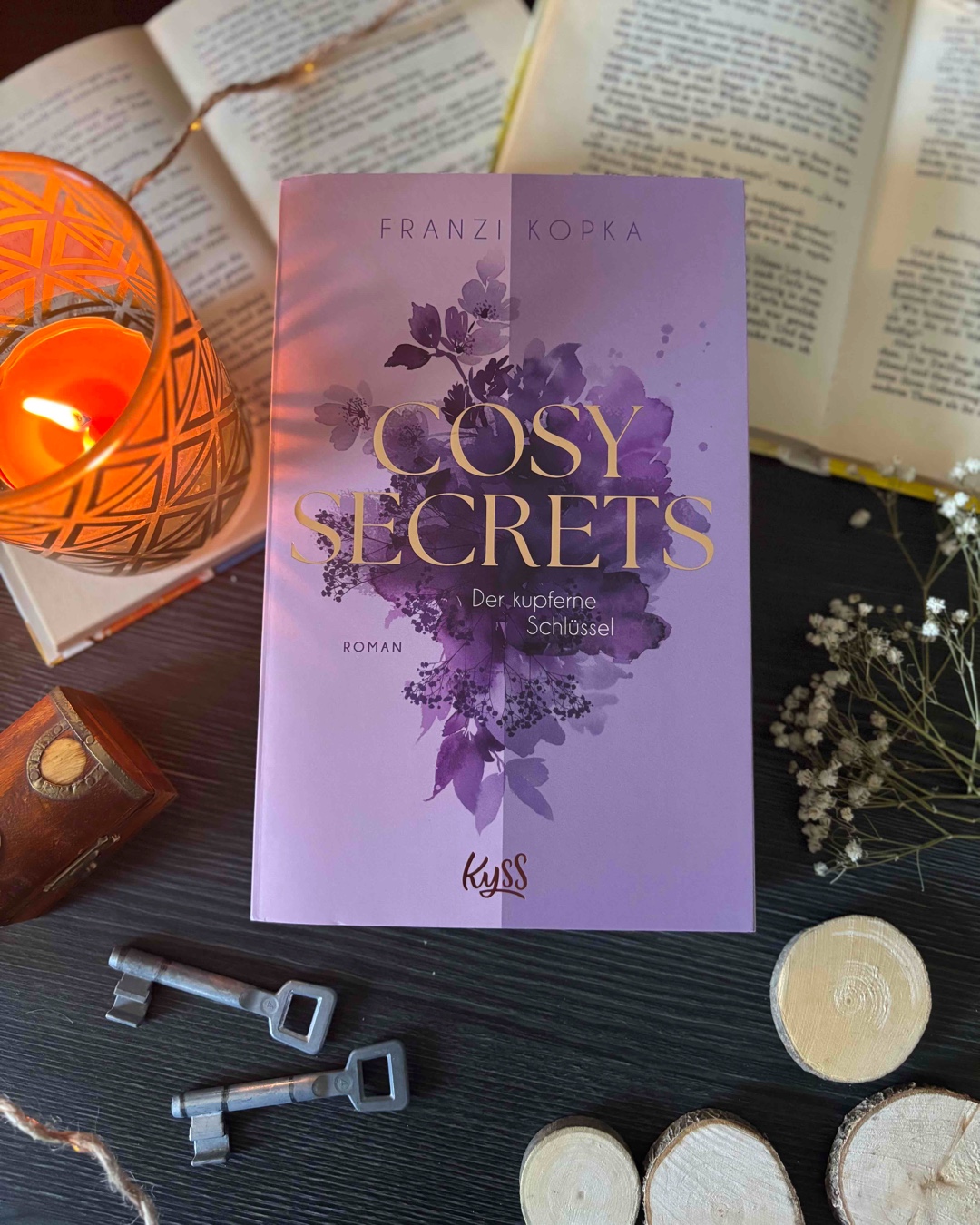 Romantic Suspense war mir vorher eigentlich gar kein Begriff, aber jetzt sitze ich hier und warte gespannt auf Band 2.