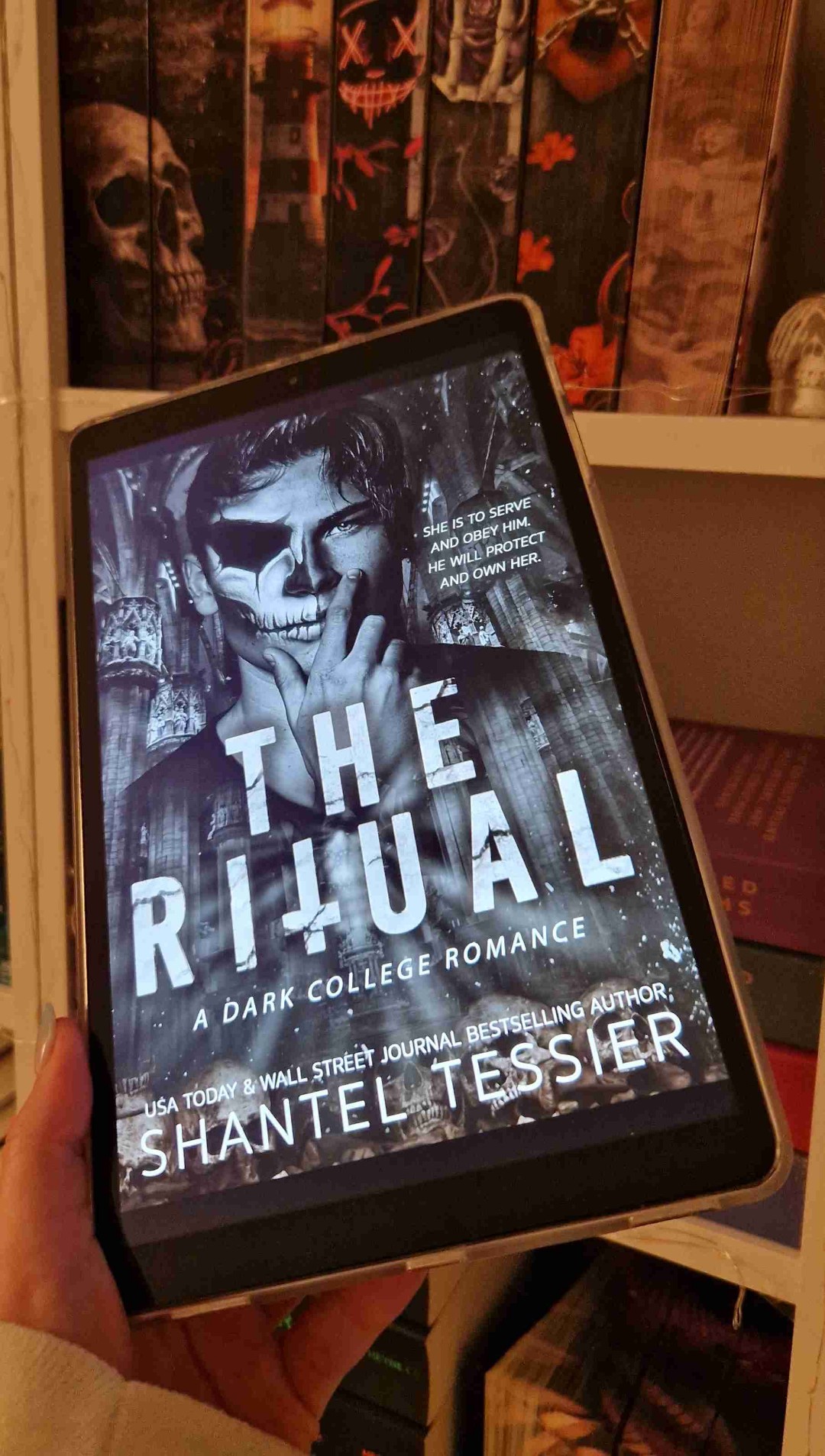 Rein vom Klappentext passte der Inhalt auf meinen Lesegeschmack wie die Faust aufs Auge. Beim Lesen hat sich das leider ein bisschen geändert.