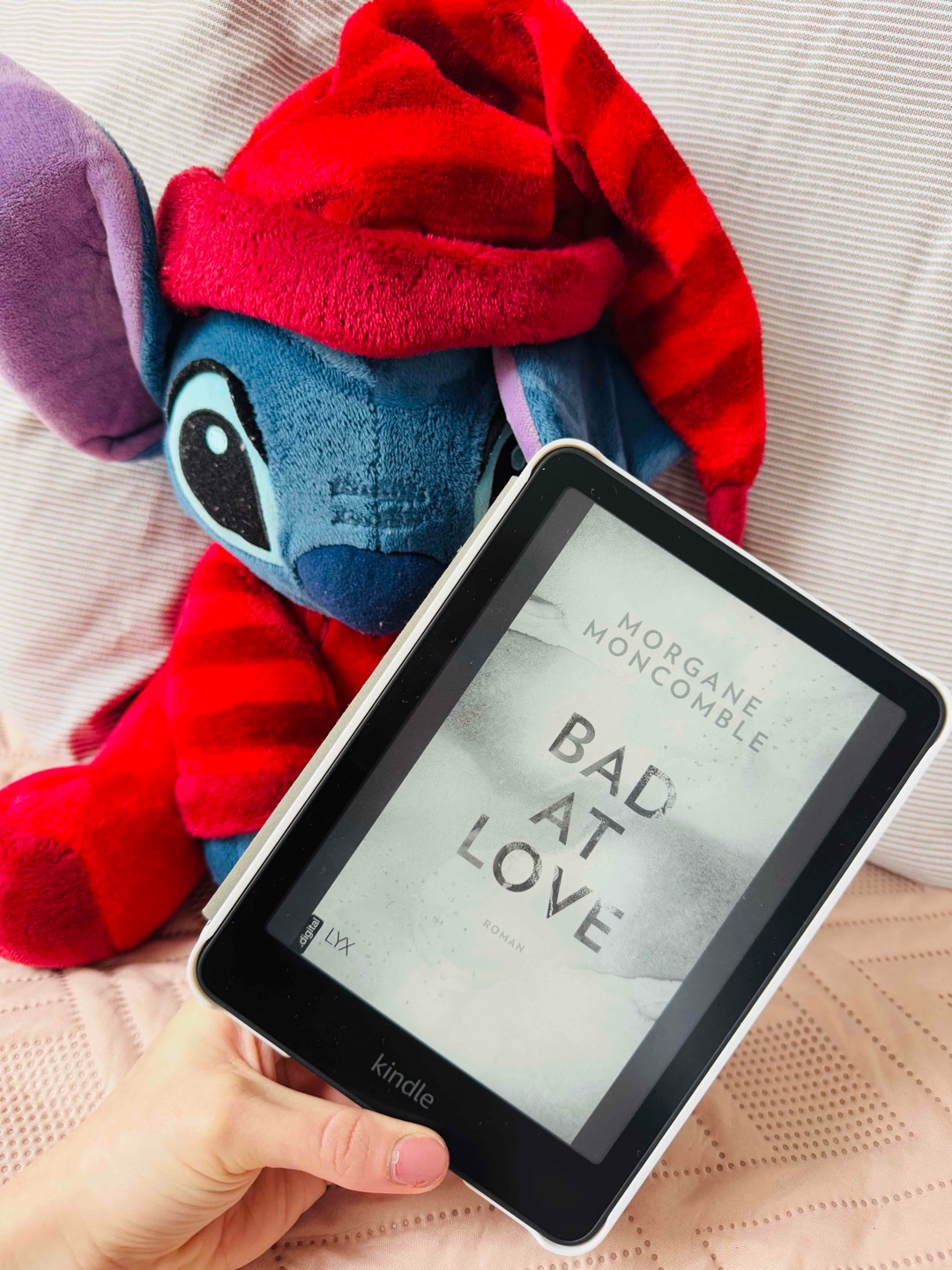 Trotz des etwas zähen Anfangs ist Bad at Love eine bewegende Romance mit wichtigen Botschaften…