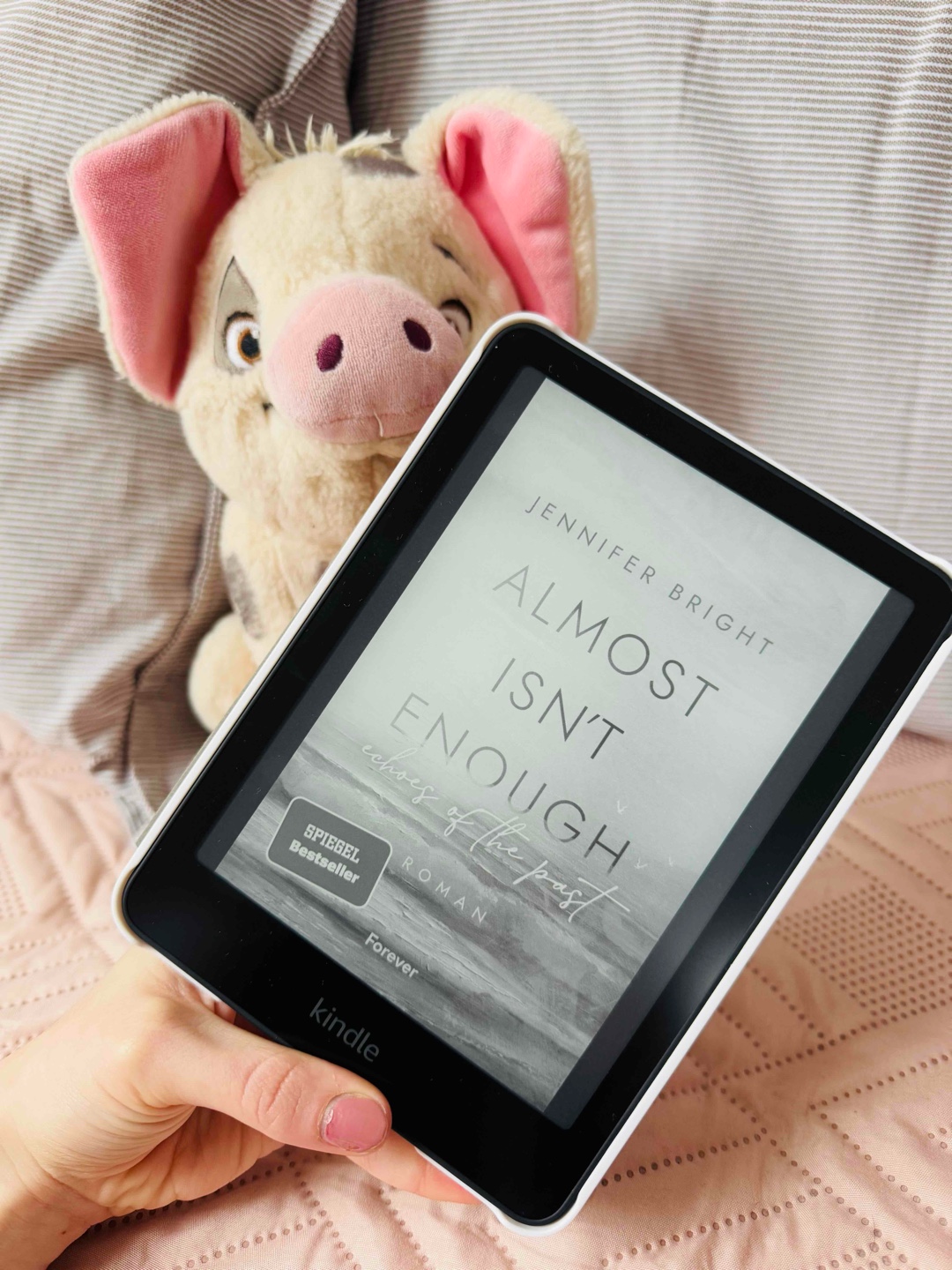 Insgesamt ist “Almost Isn’t Enough: Echoes of the Past” ein herausragender Roman über Liebe, Verlust und die Kraft der Vergebung...