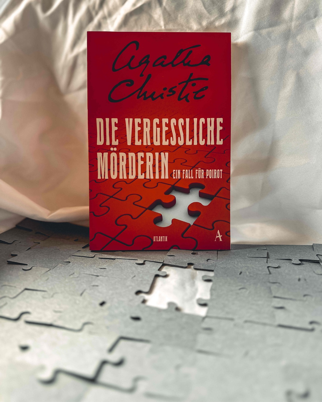 Ein packender Krimi, der zeigt warum Agatha Christie eine Legende ist. Absolut lesenswert!