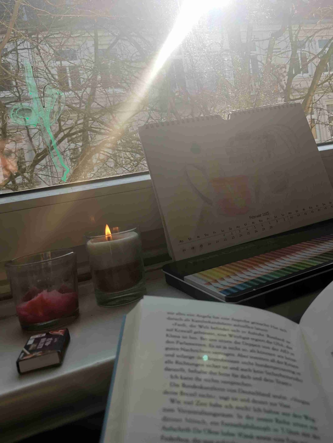 So ein schöner Roman. Die zusammengehörenden Kurzgeschichten sind wundervoll geschrieben und folgen einer spannenden Überlegung. Ich hab mich so wohlgefühlt beim Lesen 😊