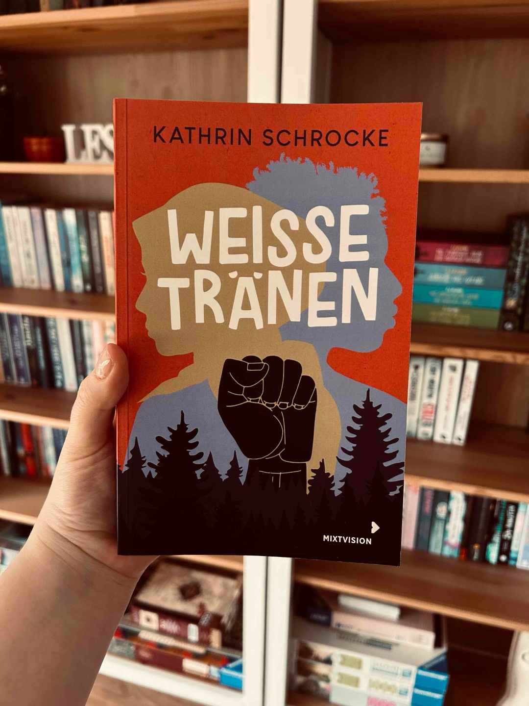 Ein wichtiges Thema gut verpackt und doch so schonungslos ungeschmückt, aus einer Perspektive, die viele vielleicht nachvollziehen können.