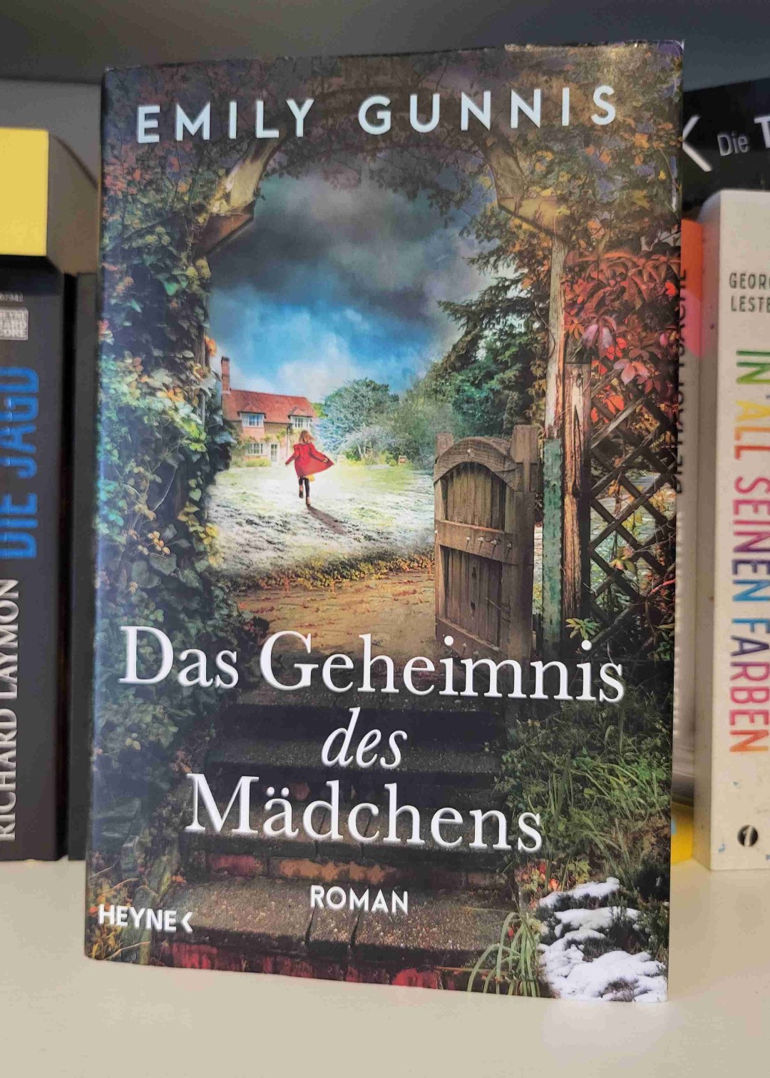 ⏳️⏳️⏳️⏳️⏳️⏳️⏳️⏳️⏳️⏳️⏳️⏳️⏳️⏳️⏳️⏳️
Ein Mädchen, das plötzlich verschwindet; eine Familienfehde, die Menschen über Generationen ins Unglück stürzt; und eine Hebamme, die durch eine Schmutzkampagne in den Selbstmord getrieben wird. Dieses Buch liest sich sehr spannend, obwohl vieles vorsehbar ist. Das Ende war mir schließlich zu sehr Happy Life, nachdem so viel Schlimmes passiert ist. Dennoch ist es eine Autorin, die ich mir merken werde.
⏳️⏳️⏳️⏳️⏳️⏳️⏳️⏳️⏳️⏳️⏳️⏳️⏳️⏳️⏳️⏳️