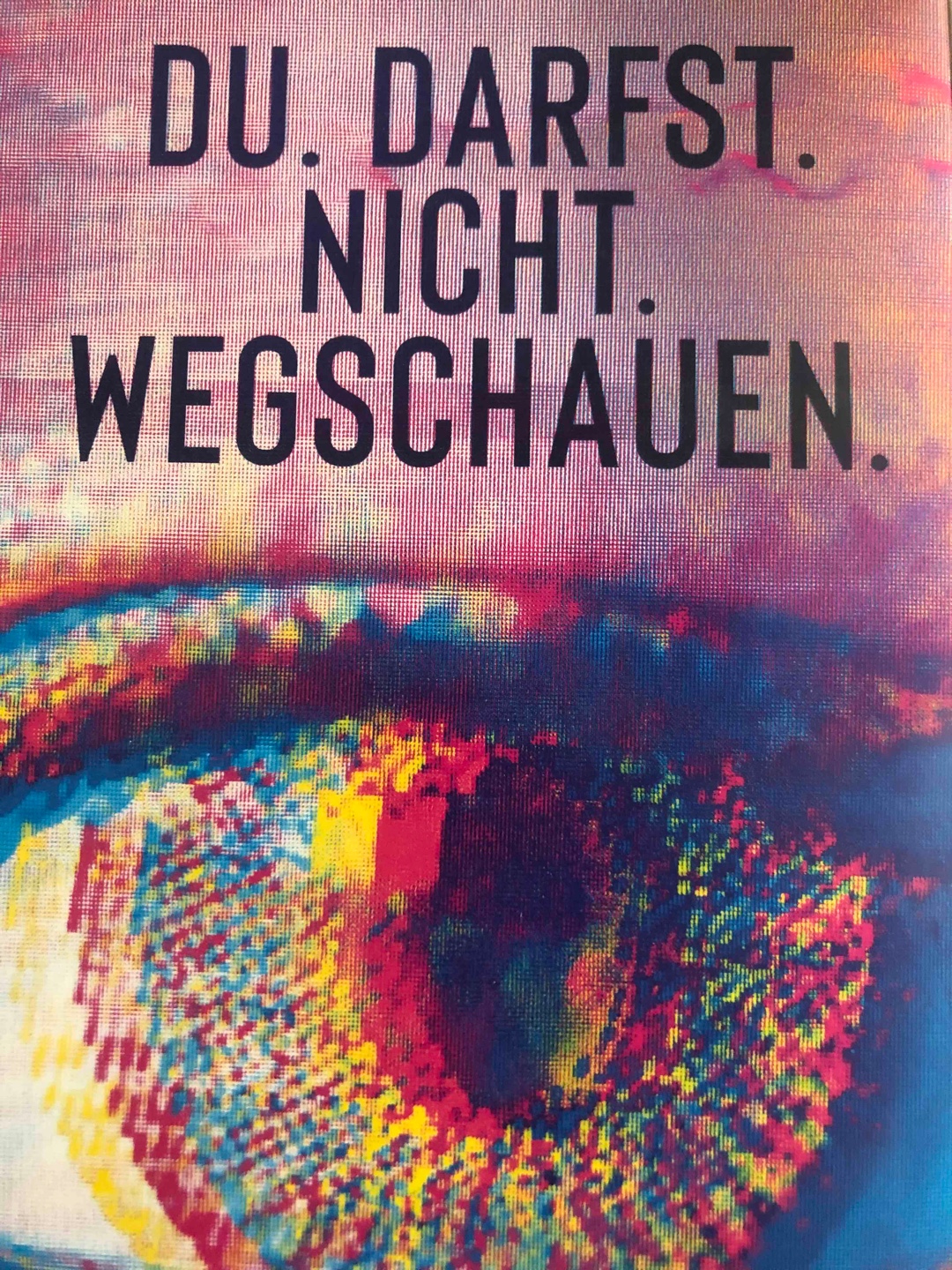 Er tötet dich. Und alle schauen zu.