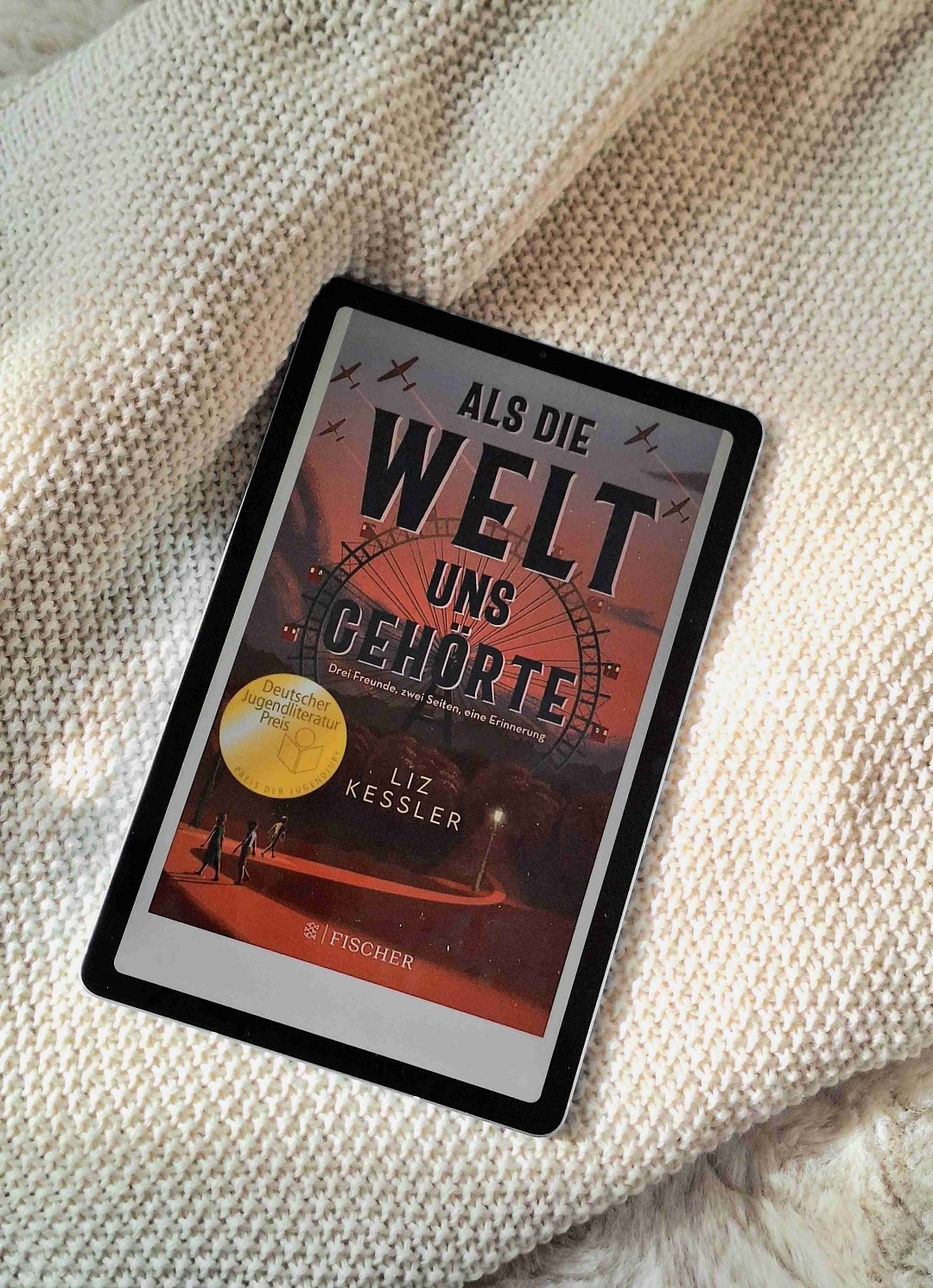 "Ich sollte inzwischen wissen, dass Träume nicht mehr in Erfüllung gehen. Aber ich kann nicht anders. Ich leiste mir den Luxus, weiter zu hoffen."