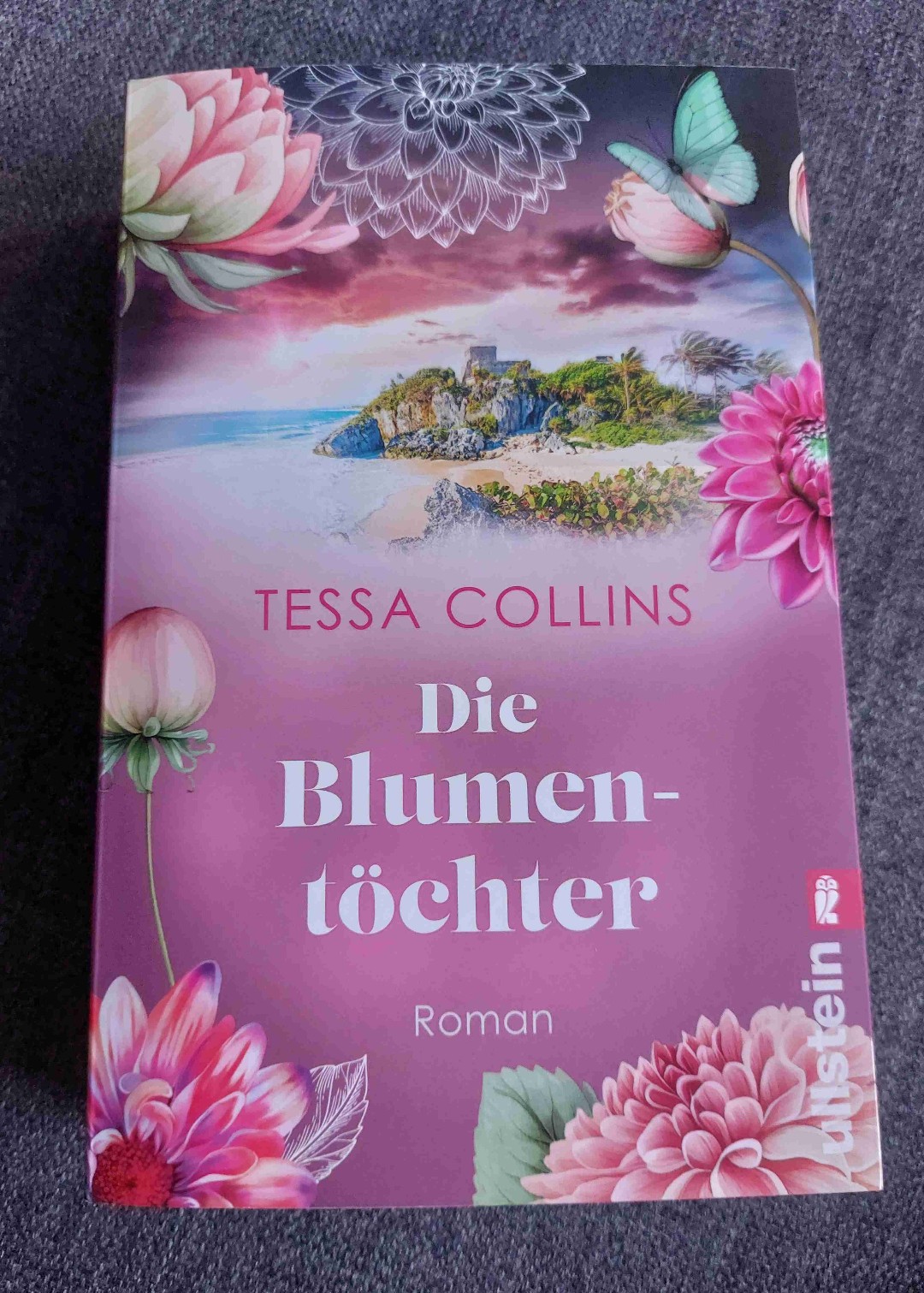 Der Auftakt der epischen Blumentöchter-Saga um fünf Frauen, fünf Kontinente und ein großes Familiengeheimnis....
Wunderschön und emotional geschrieben, erinnert mich ein wenig an die "Sieben Schwestern Reihe" und "Season Sisters"