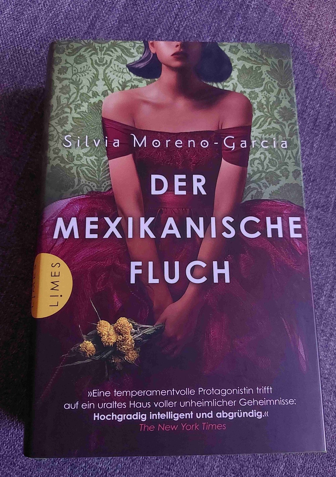 Düsterer Schauerroman der mich fesseln konnte, den ich aber nicht so erwartet hätte....
mexikanische Vibes kommen leider zu kurz bzw. sind gar nicht vorhanden....dennoch lesenswert 👍🏼