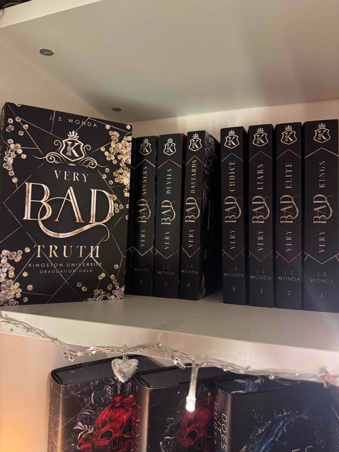„Very Bad Truth - Kingston University Graduation Gala“♟️👑🥰📚 (Band 5.) von J.S. Wonda 