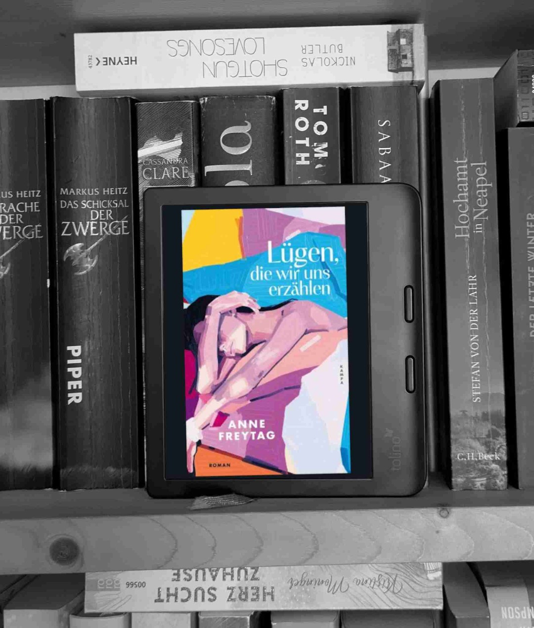 Sehr greifbar und schön geschrieben. Ein Buch, das nah geht, das auf einer tollen Ebene Botschaften mitbringt. Ein Buch, das einen auch verstehen lässt. Über sich selbst und aber auch andere.