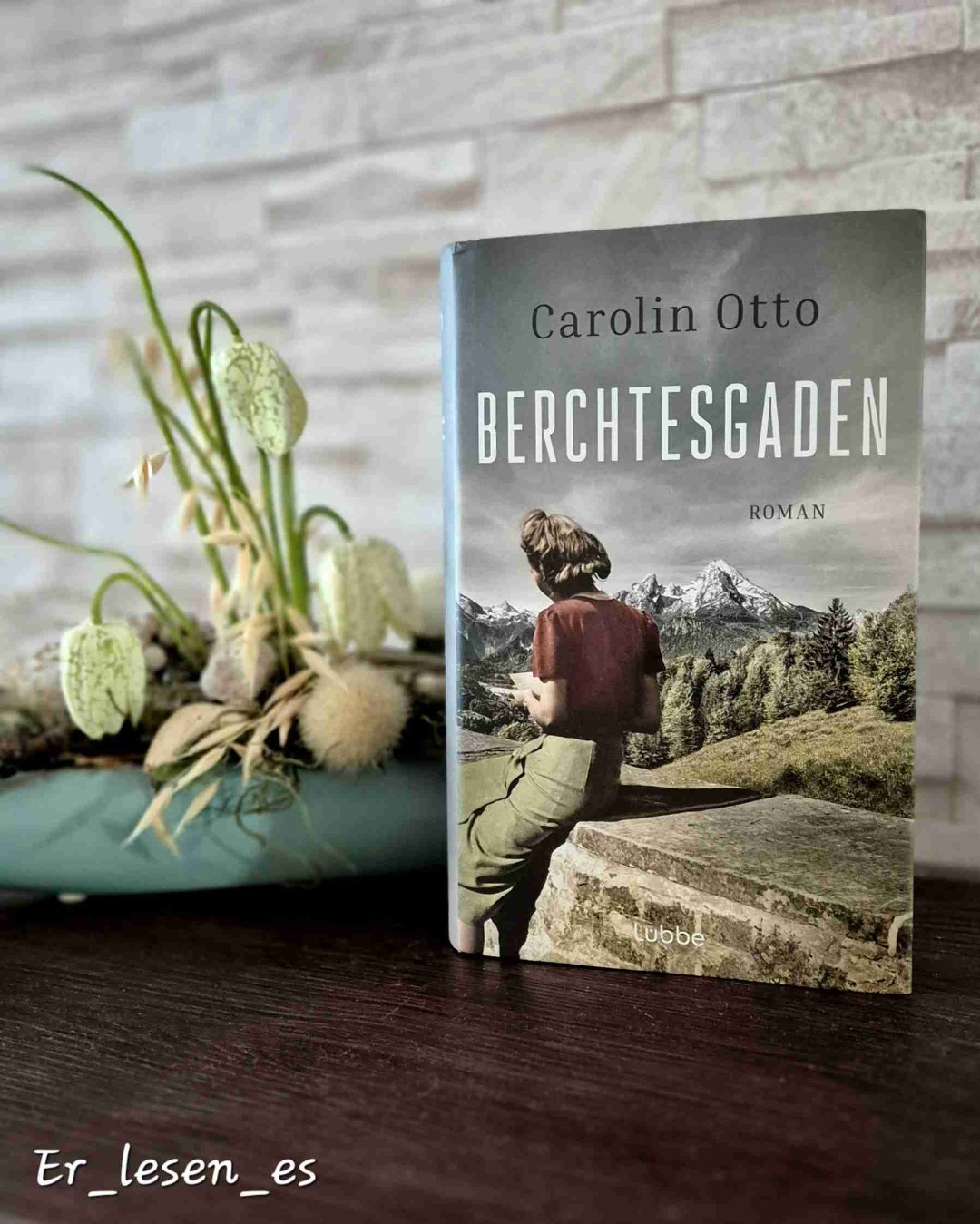 ⭐️⭐️⭐️⭐️⭐️ HIGHLIGHT!
Facettenreicher Roman, der zum Nachdenken anregt. So geht gute Unterhaltung!
