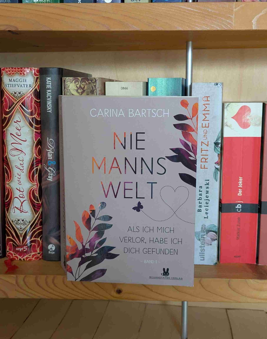 Wunderbar geschrieben, befremdliche und doch so nachvollziehbare Welt. Ein spannendes Zukunftsszenario mit sehr interessanter Handlung.
