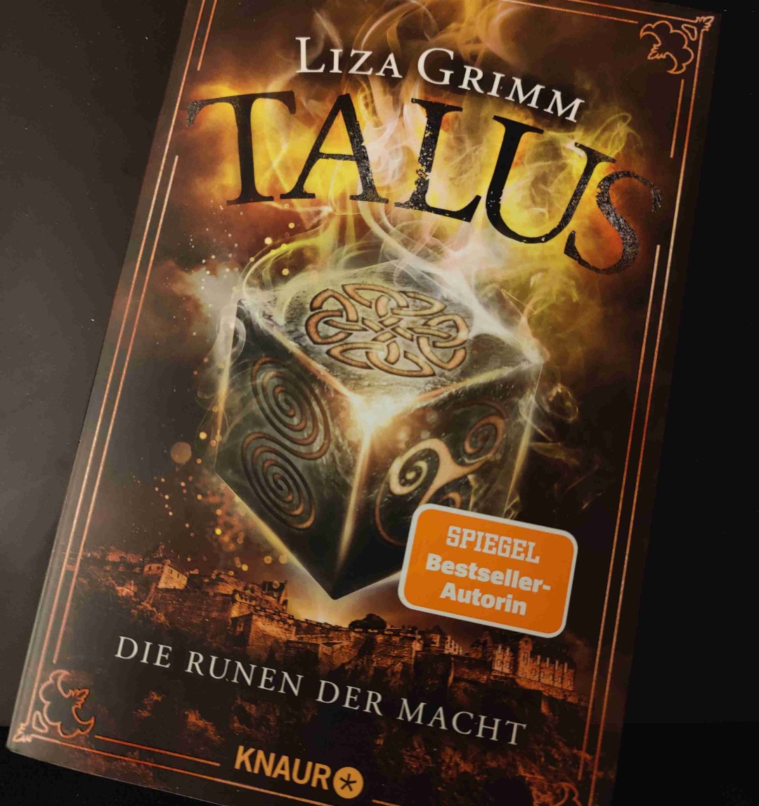 Es ist wirklich so toll! Am Anfang kam ich etwas schwerer rein, da ich Band 1+2 direkt hintereinander gelesen habe. Aber im Laufe der Zeit rundet es immer mehr ab und jetzt wünsche ich mir, dass es weitergeht. Danke für diese tolle Reihe!