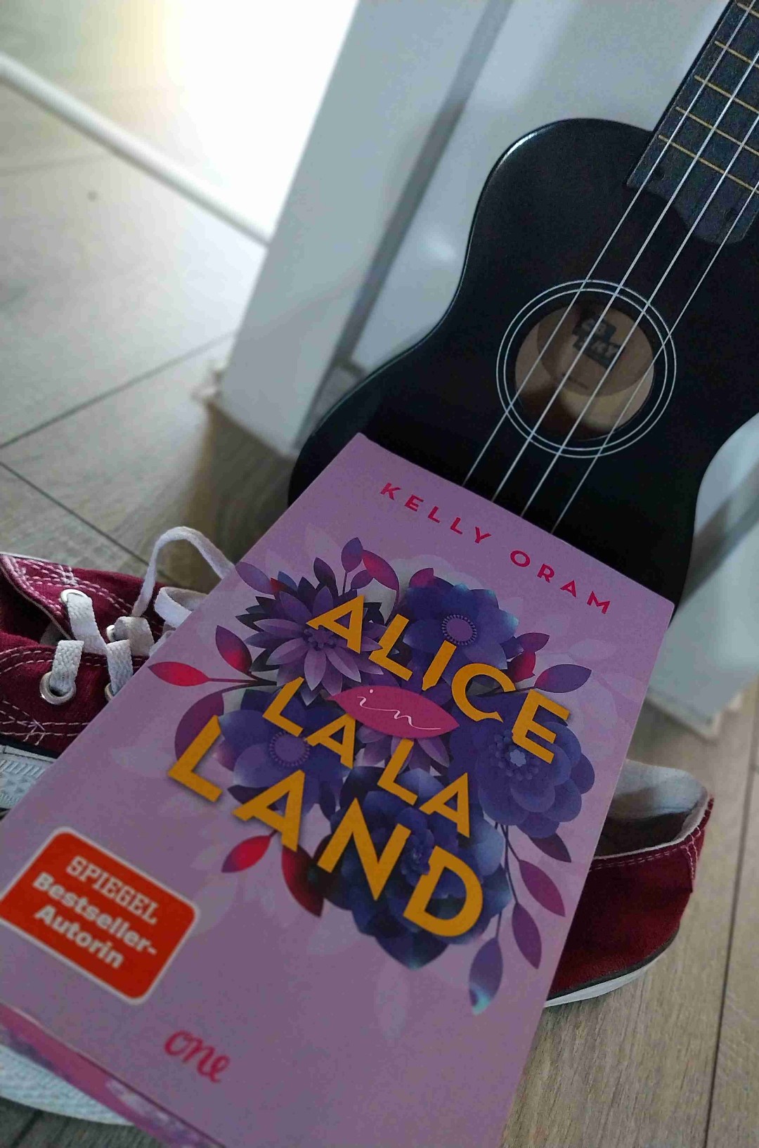 Alice aus den Wunderland meets Rockband...