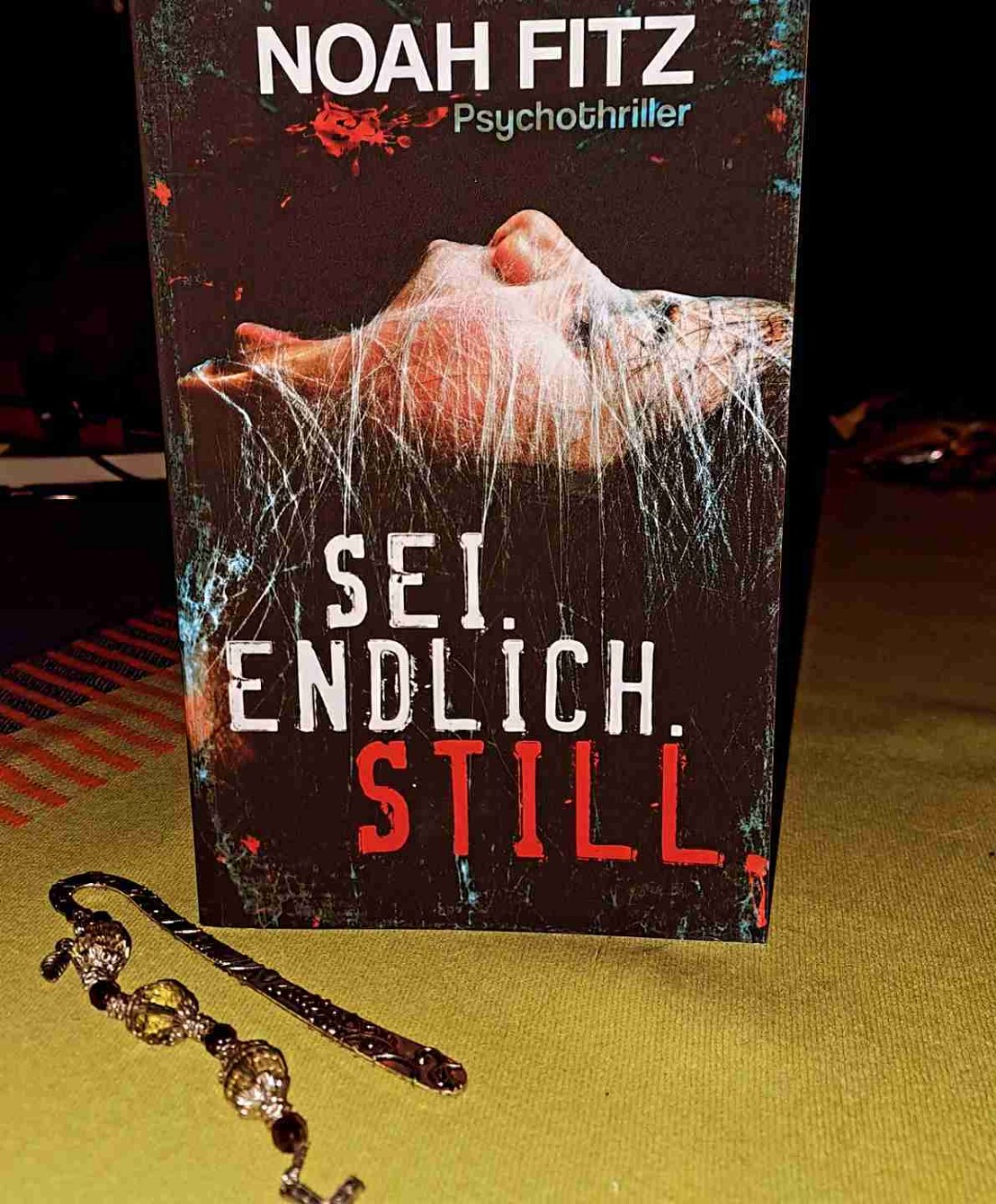 Irre Serienkiller sind einfach meins... So kann ich hier bei dem ersten Fall der beiden so gegensätzlichen Ermittler sagen, ich wurde gut und kurzweilig unterhalten.
Da ich nicht erwartet habe, dass der Autor das Rad neu erfindet, fand ich die Story insgesamt recht gut, mit Luft nach oben.
Deswegen werde ich hier auch weiterlesen!