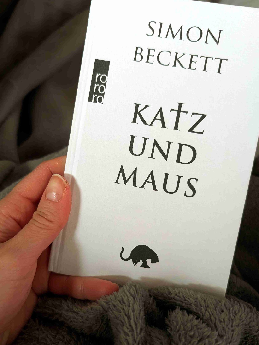 Eine tolle Kurzgeschichte. :)
Muss man jetzt nicht zwingend lesen für die Hauptreihe aber für Simon Beckett Fan's schon ein kleines Muss :)