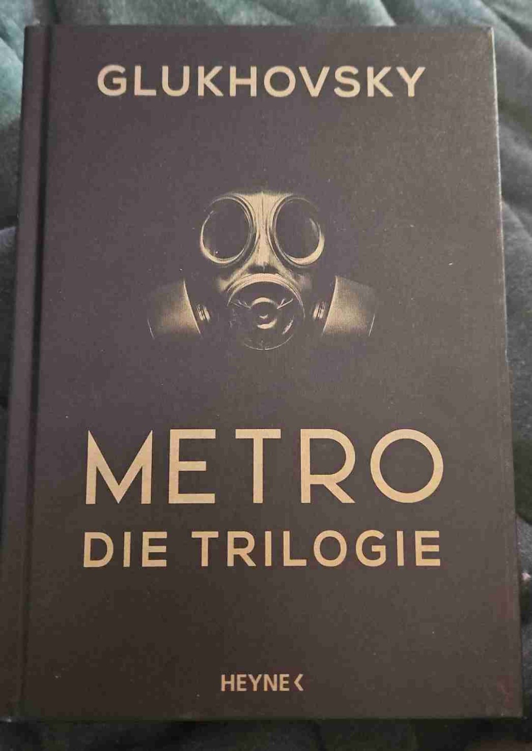 Band 1/3 - METRO 2O33
Grandios geschrieben! Eine packende postapokalyptische Welt.