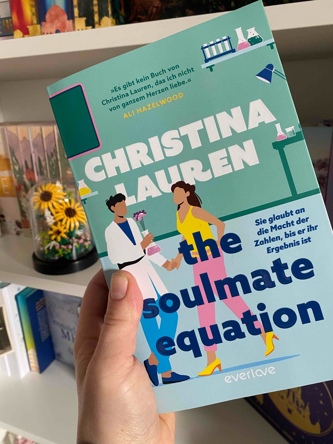 Wieder ein tolles Buch des Autorinnen Duos, witzig, charmant und sehr unterhaltsam. 🙂 
Es hat mir sehr gefallen. River und Jessica sind sehr tolle Protagonisten mit Ecken und Kanten, mochte beide gern. Vorallem auch Jessicas Freundin, die in einem anderen Buch der Autorinnen noch ihren großen Auftritt bekommt, lese ich als Nächstes 😁 
Auf jeden Fall auch ein Buch für Fans von Ali Hazelwood, nicht nur aufgrund des wissenschaftlichen Themas 🙂