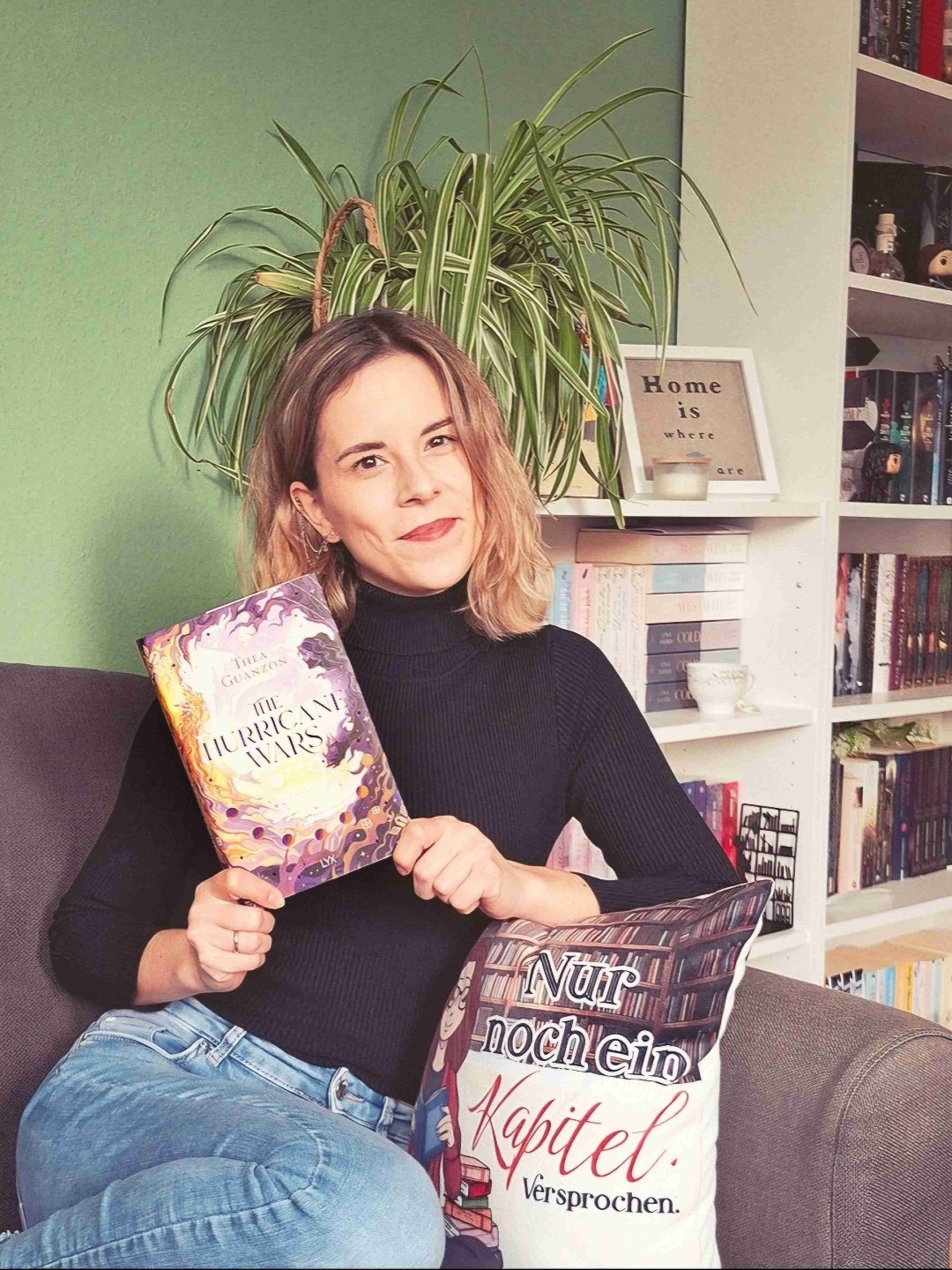 So froh es gelesen zu haben! Interessante Welt und tolles slow burn enemies to lovers. Überraschend humorvoll. Definitiv Empfehlung! 4-4,5!