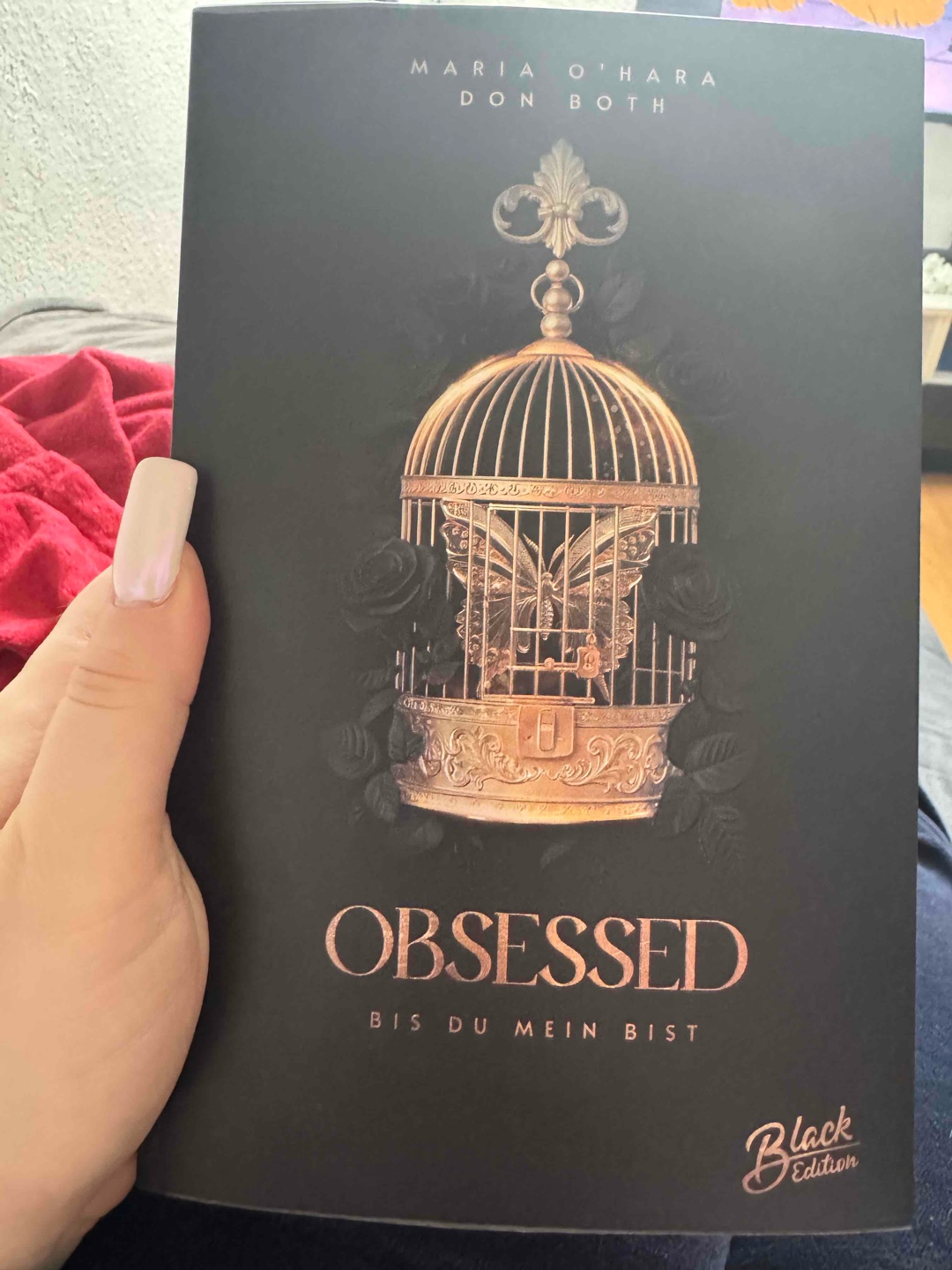 Alleine das Cover hat mich geflasht, aber auch das buch an sich kann ich einfach nur empfehlen und ich freue mich auf Band 2.