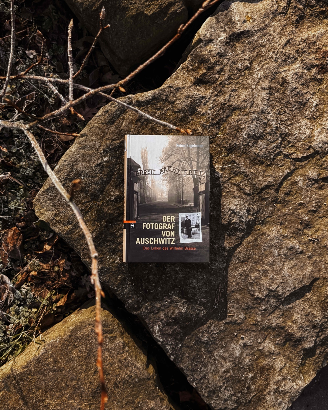 Ein bewegendes Buch das eindrucksvoll zeigt, wie wichtig es ist Erinnerung zu bewahren und weiterzugeben.