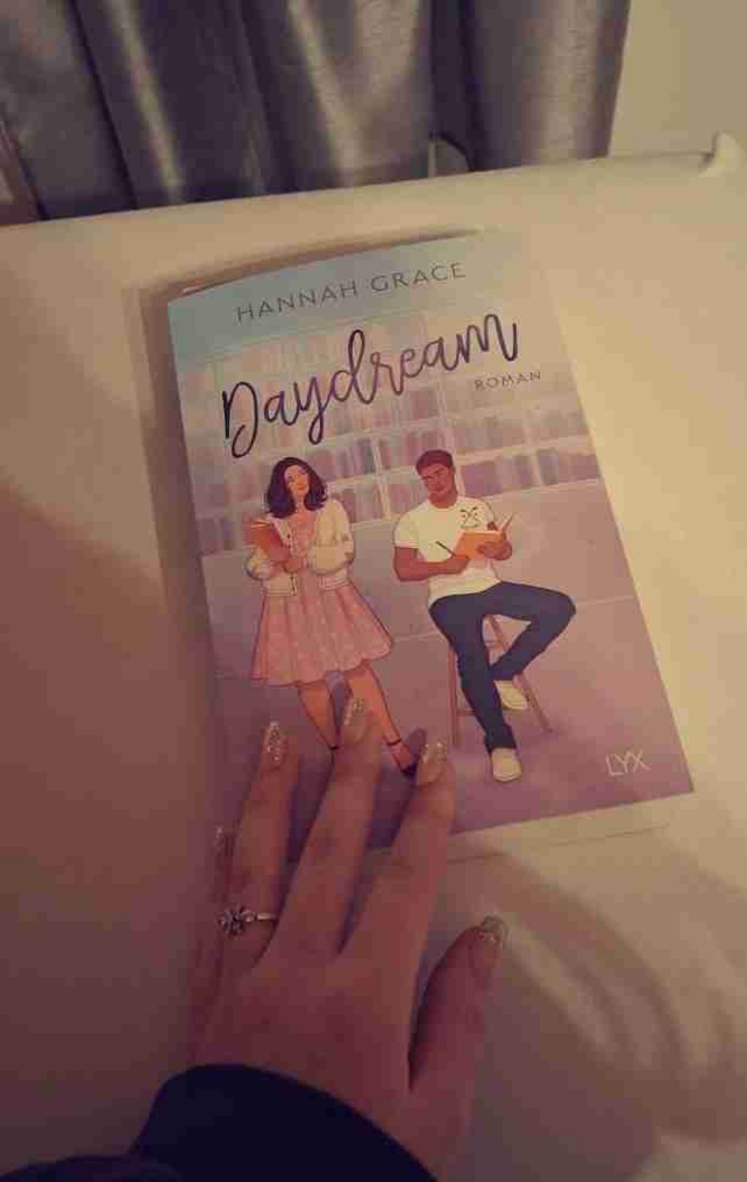 Das Buch hat die Reihe sehr gut abgeschlossen!
Ich mochte es sehr, wie die Probleme von Halle und Henry in der Freundschaft und dann in der Beziehung thematisiert wurde. Außerdem war es nicht so spicy wie icebreaker, was gut zu den beiden gepasst hat.