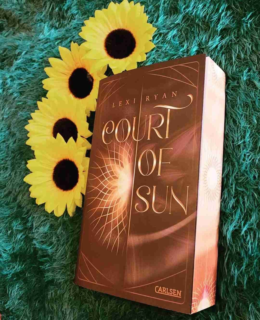 Court of Sun🌞 - Fesselnde Fae Romantasy

Der Klappentext sowie das wunderschöne Cover von „Court of Sun“ haben mich sofort in ihren Bann gezogen.Ich konnte es kaum aus der Hand legen,eine wirklich spannende Geschichte die definitiv Lesenswert ist. Hier wieder eine sehr emotionale Achterbahn Fahrt,macht euch auf was gefasst. Die Cinderella Vibes fallen einen auch recht fix auf und dennoch es ist ein wunderschönes Buch mit einer wundervollen Geschichte.Jedoch geht die Geschichte weiter...