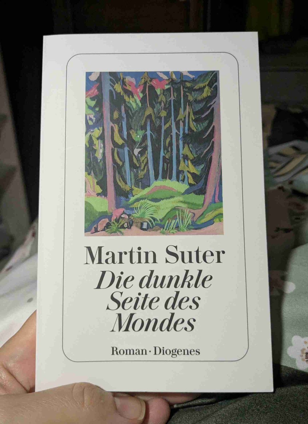 Wieder ein wahrer Lesegenuss von Martin Suter - ich liebe deine Bücher. Sie sind so besonders und fesselnd, und trotzdem ohne viel Aktion aber spannend .
Habe es wieder richtig schnell weggesuchtet, freu mich schon aufs nächste ..kann Martin Suter und seine Geschichten wärmsten empfehlen.