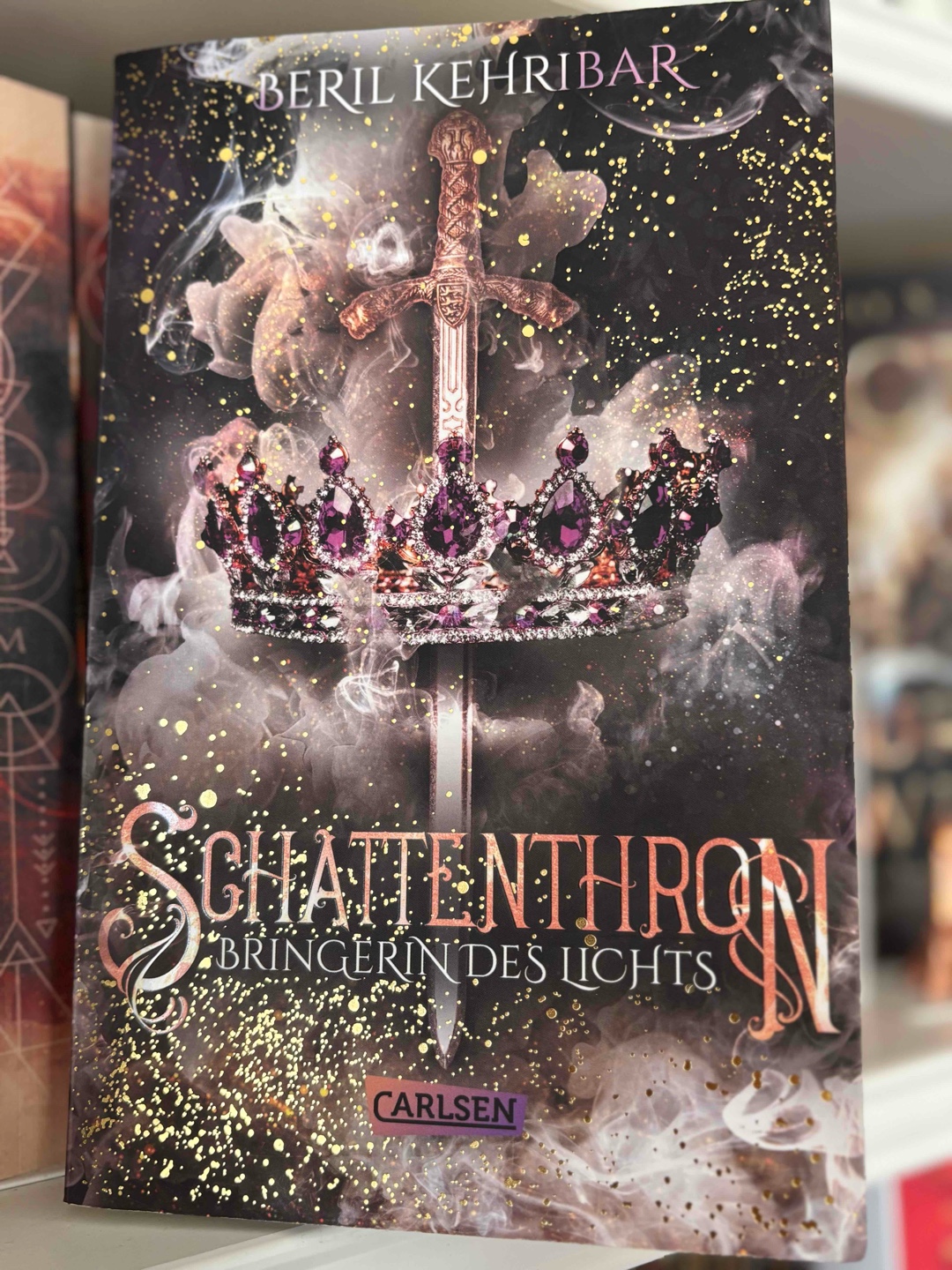 Ist das Cover nicht der Wahnsinn?! 🤩
Gelungenes Ende