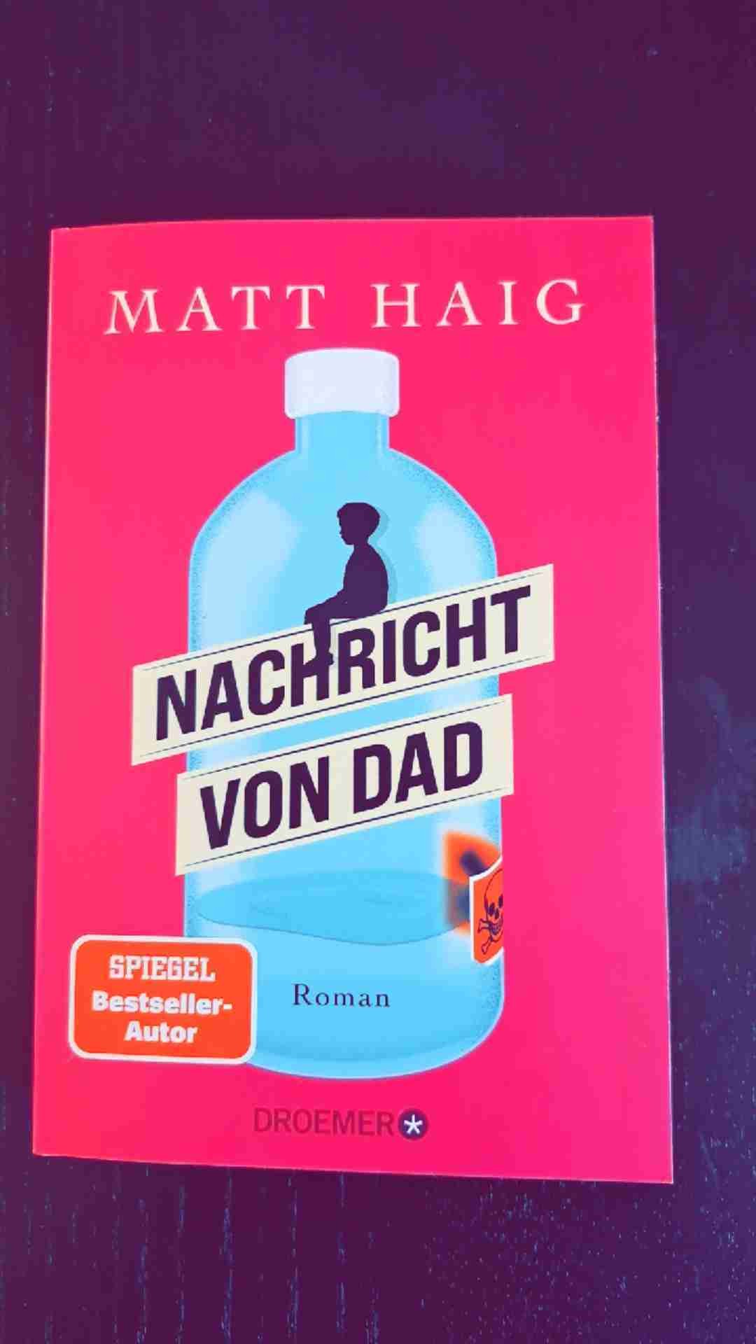 Sprachlos 😳
Die Geschichte war für mich schon etwas düster aber auf eine gute Art und Weise 😊
Am Ende des Buches war ich allerdings Sprachlos und verwirrt zugleich da noch einige Fragen offen stehen.🙃