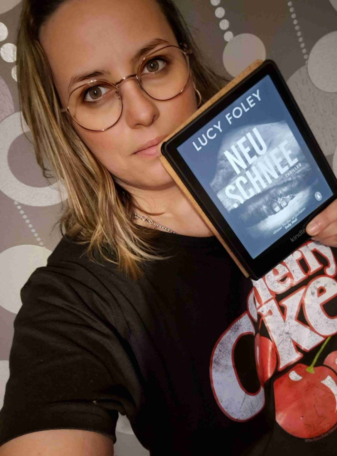 Wenn du auf spannende, aber nicht ganz ernst gemeinte Krimis stehst, ist das Buch eine solide Wahl – aber nicht mehr als das. Ein gemütlicher Leseabend, solange du nicht zu viele Fragen an die Logik stellst!